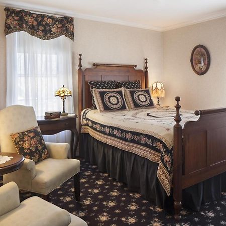 Isaiah Jones Homestead Bed And Breakfast Sandwich Exterior photo