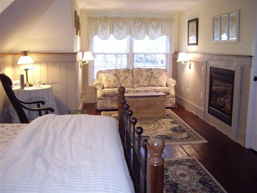 Isaiah Jones Homestead Bed And Breakfast Sandwich Exterior photo