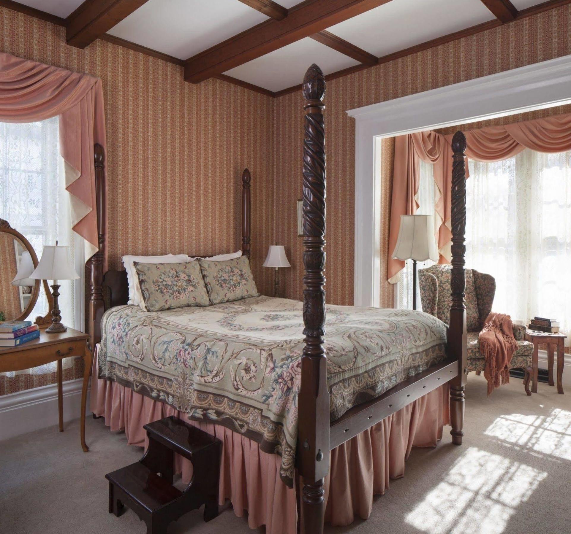 Isaiah Jones Homestead Bed And Breakfast Sandwich Exterior photo
